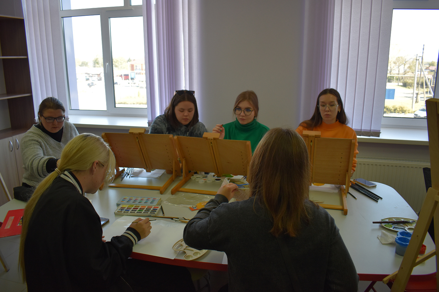 Художники из районов Мордовии приняли участие в мастер-классе по живописи