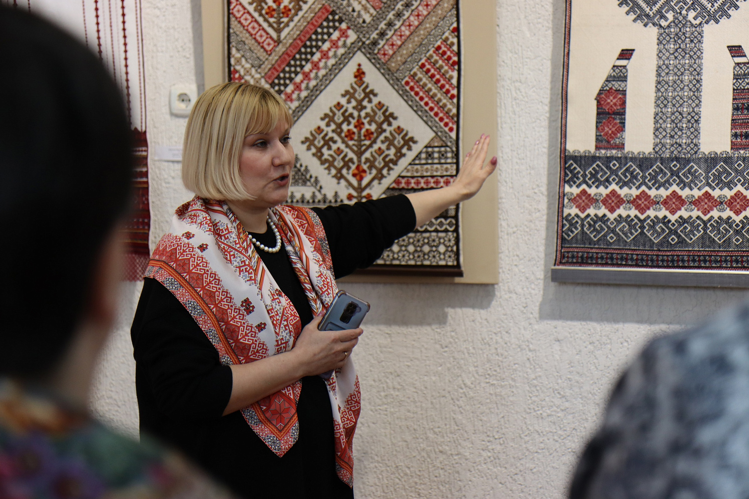  Круглый стол в рамках выставки «Творчество рождает радость»