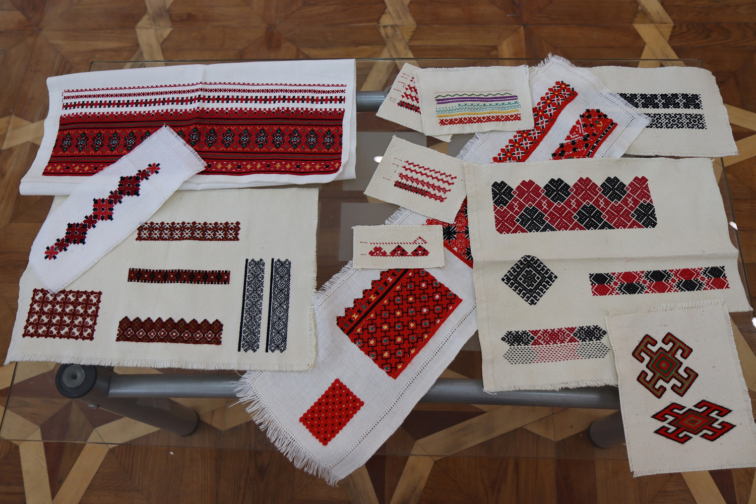  Круглый стол в рамках выставки «Творчество рождает радость»